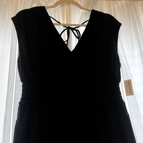 Women's NWT Old Navy Wide-leg Jumpsuit in Black Size M - Picture 4 of 5